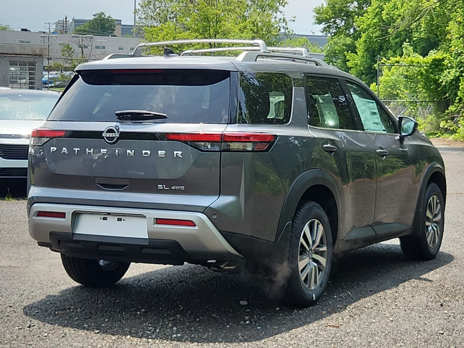2025 Nissan Pathfinder SL photo 3