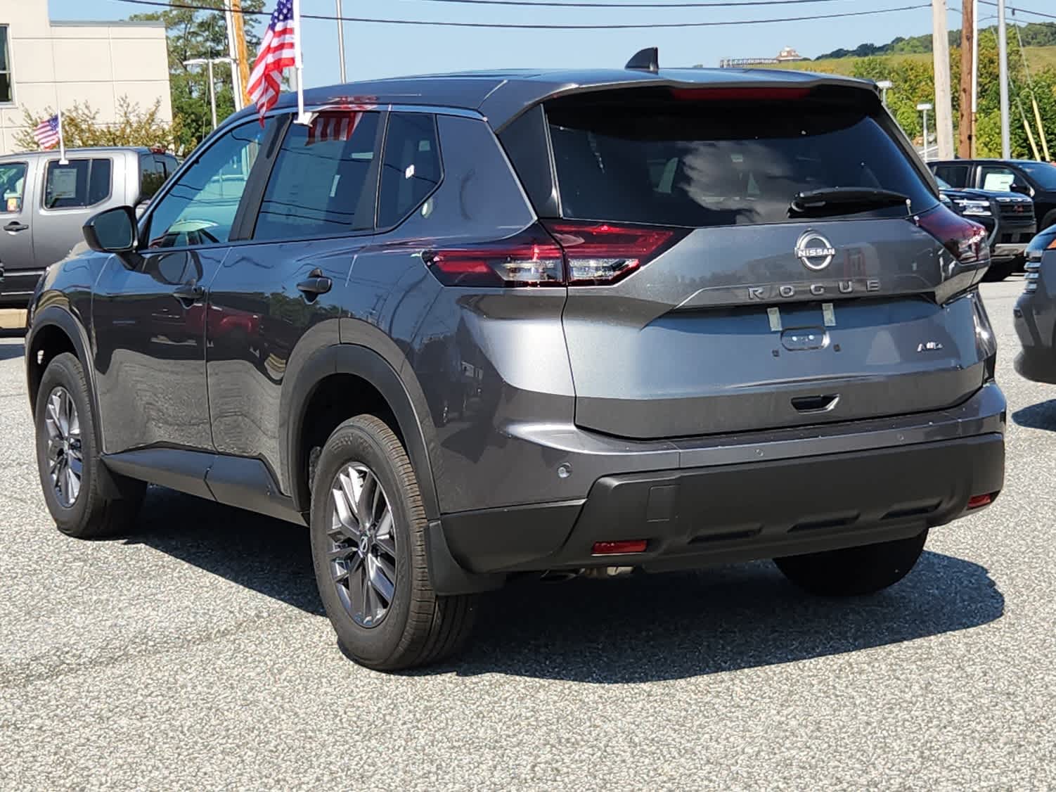 2026 Nissan Rogue S AWD photo 3