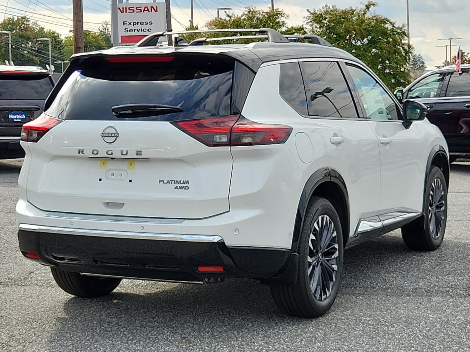 2026 Nissan Rogue Platinum AWD photo 2
