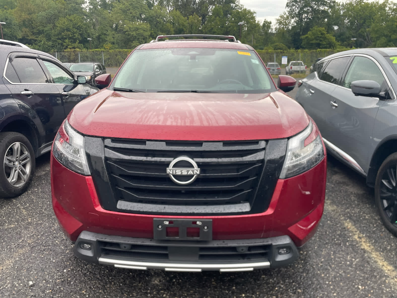 2023 Nissan Pathfinder Platinum photo 2