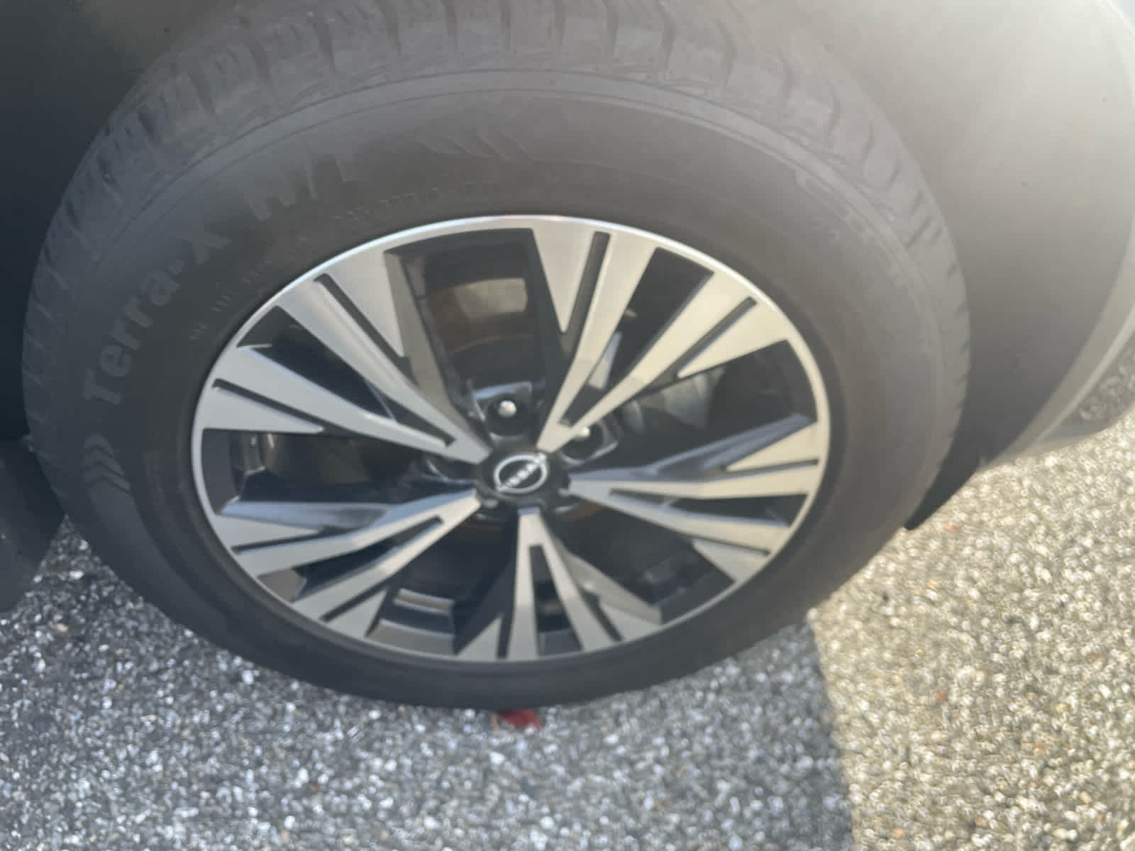 2023 Nissan Rogue SV AWD photo 3