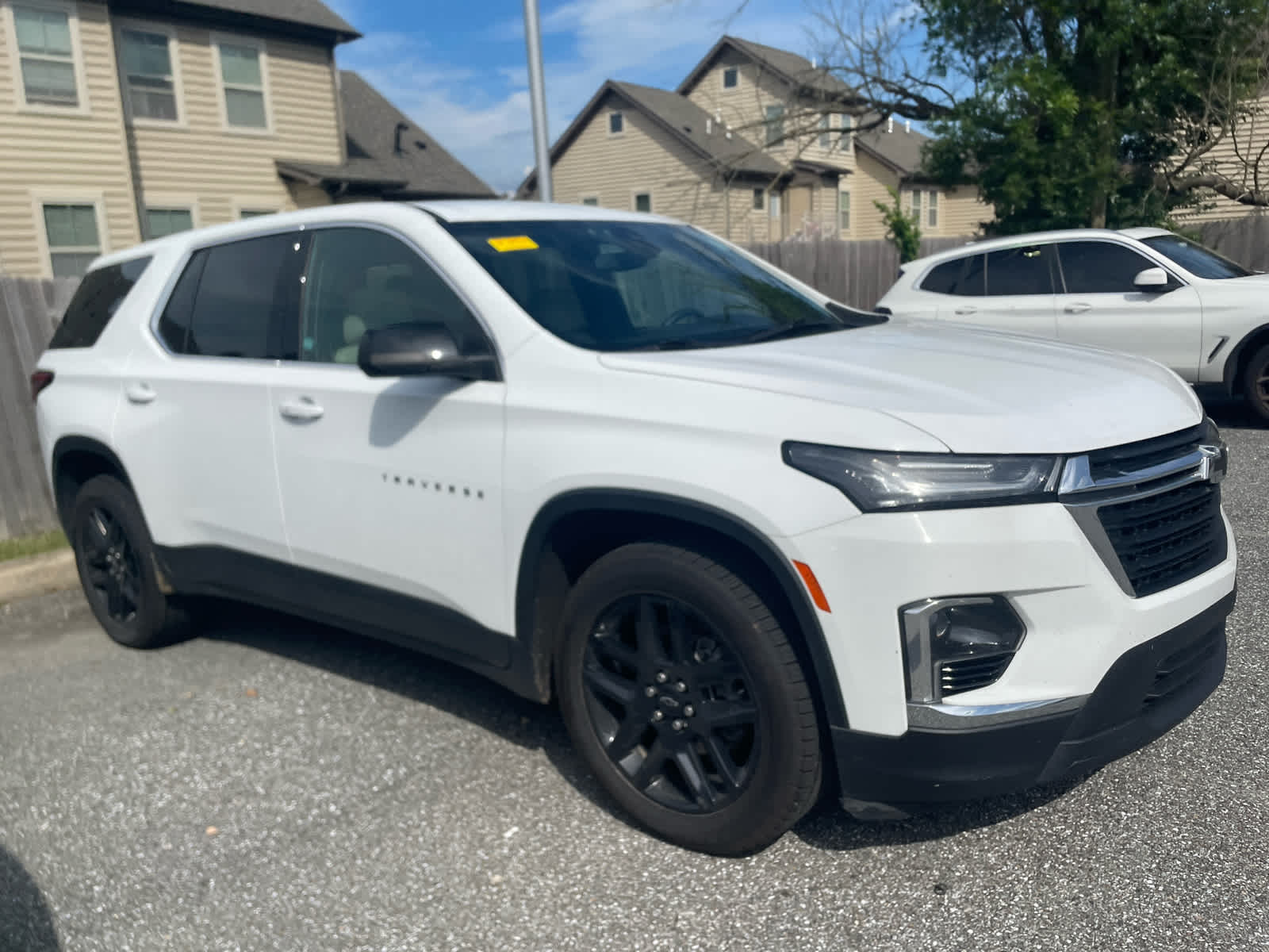 2022 Chevrolet Traverse LS photo 2
