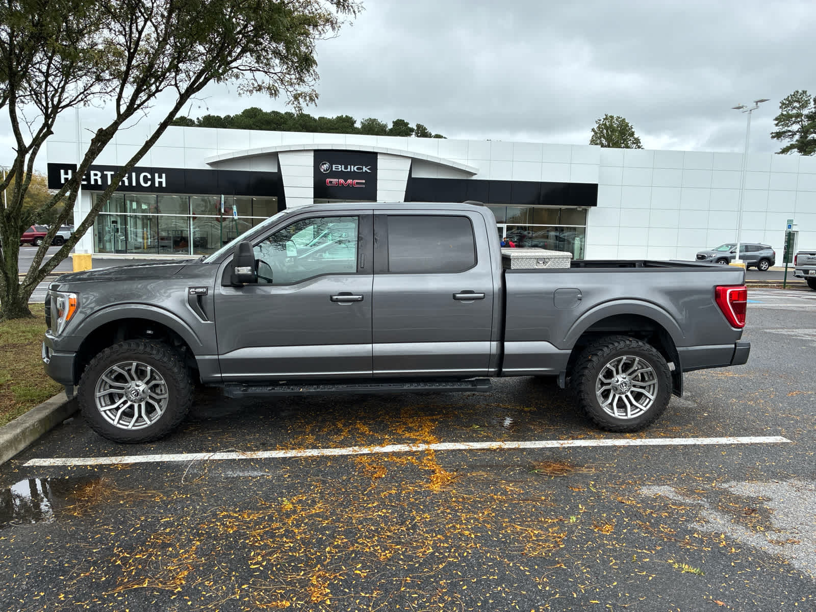 2022 Ford F-150 XLT photo 2