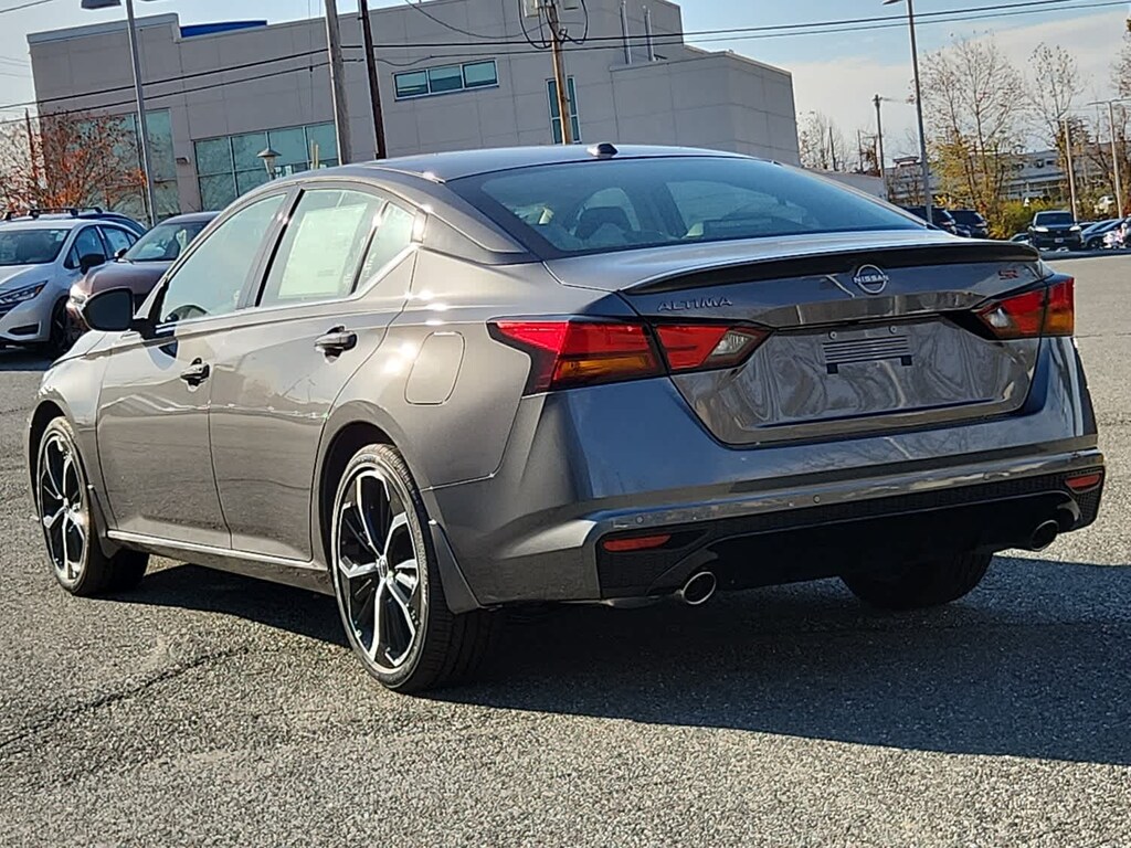 New 2025 Nissan Altima SR Sedan
