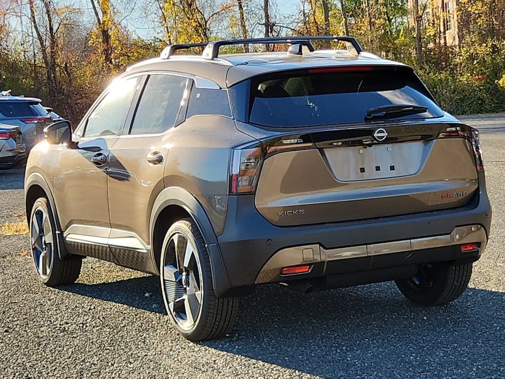 New 2026 Nissan Kicks SR SUV