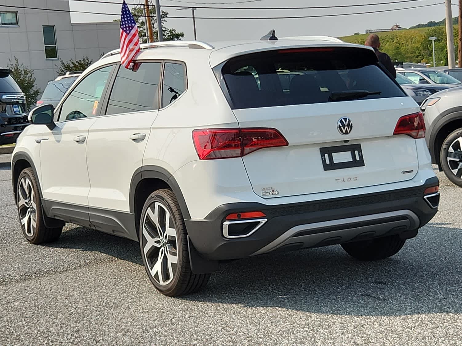 2022 Volkswagen Taos SEL photo 2