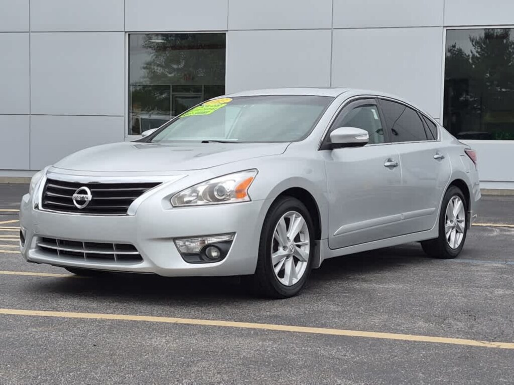 Used 2015 Nissan Altima 2.5 SV Sdn I4