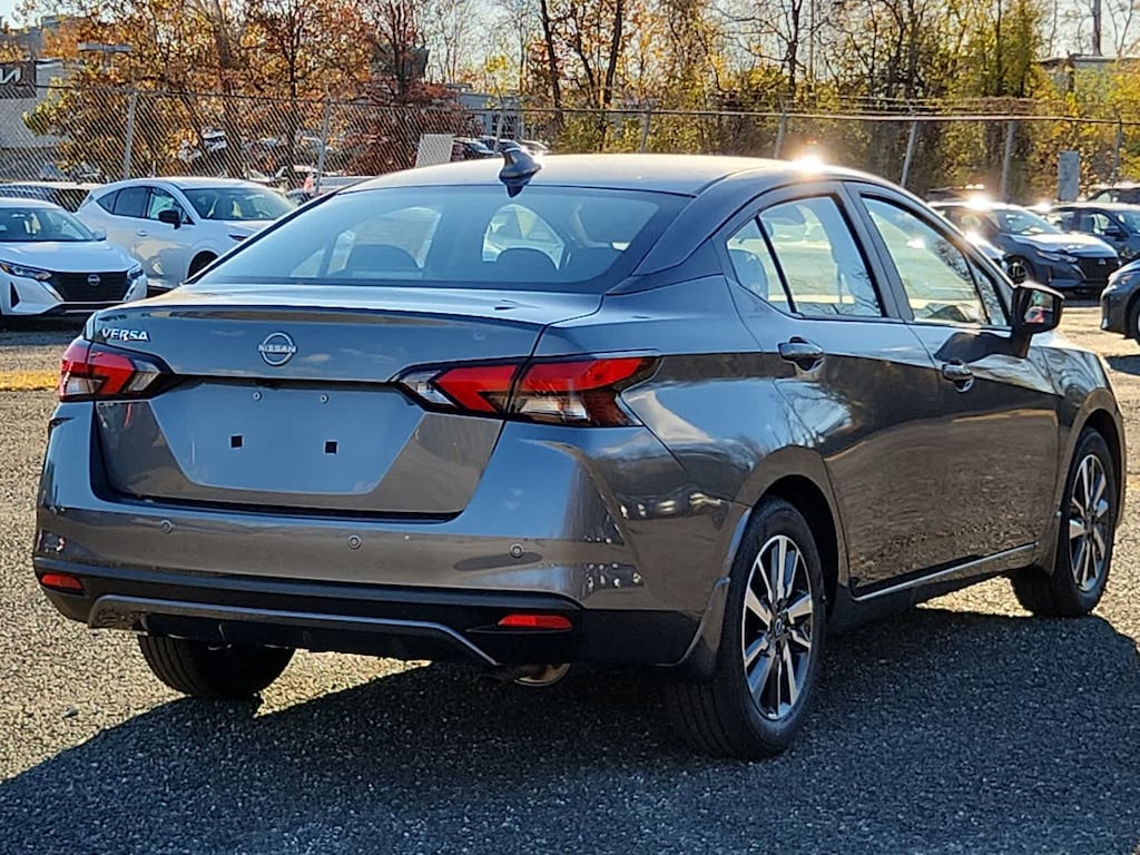 New 2025 Nissan Versa 1.6 SV Sedan