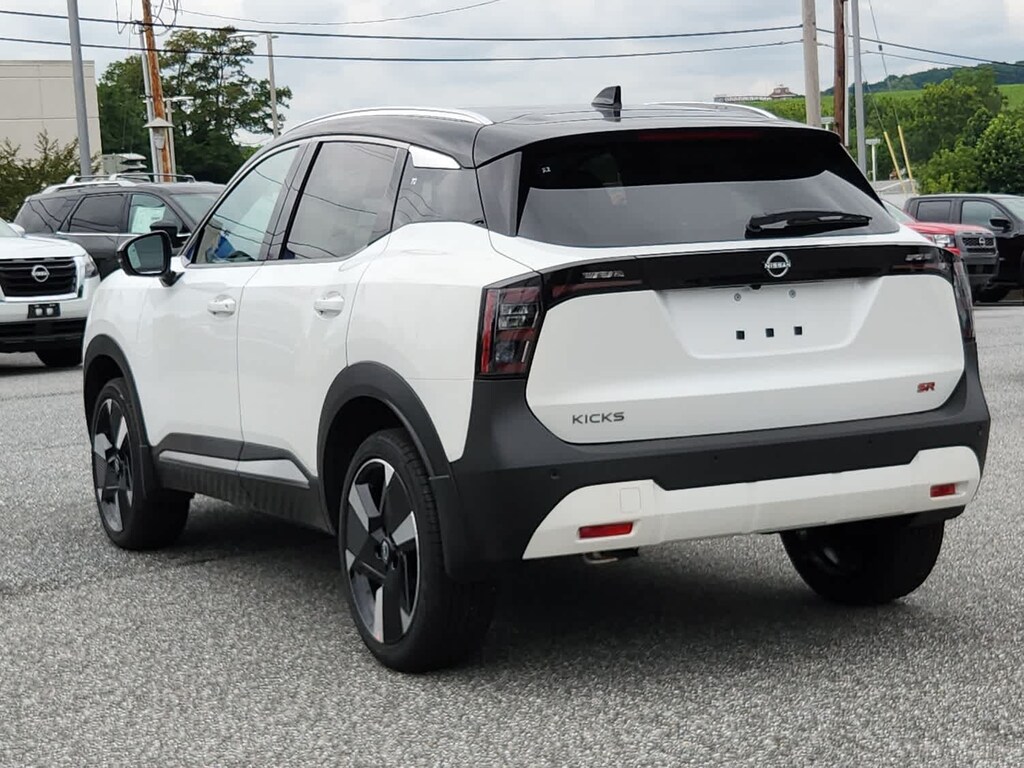 Used 2025 Nissan Kicks SR FWD