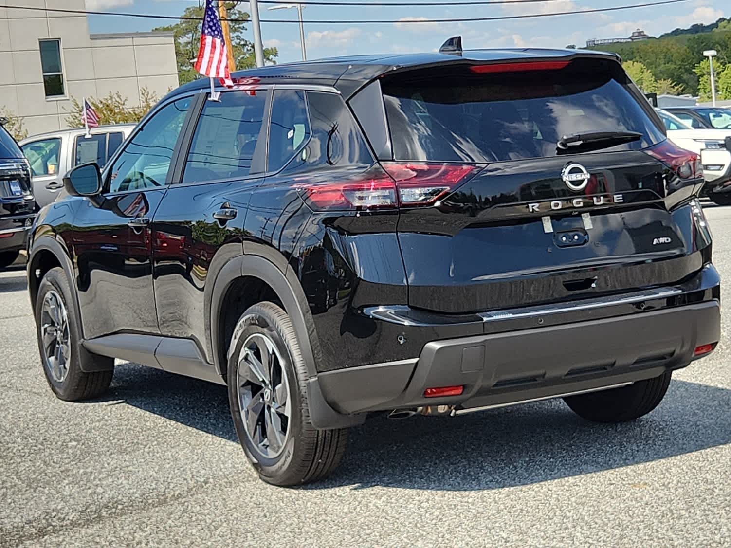 2026 Nissan Rogue SV AWD photo 3