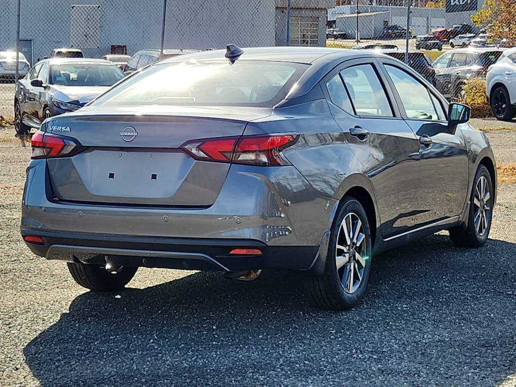 New 2025 Nissan Versa 1.6 SV Sedan