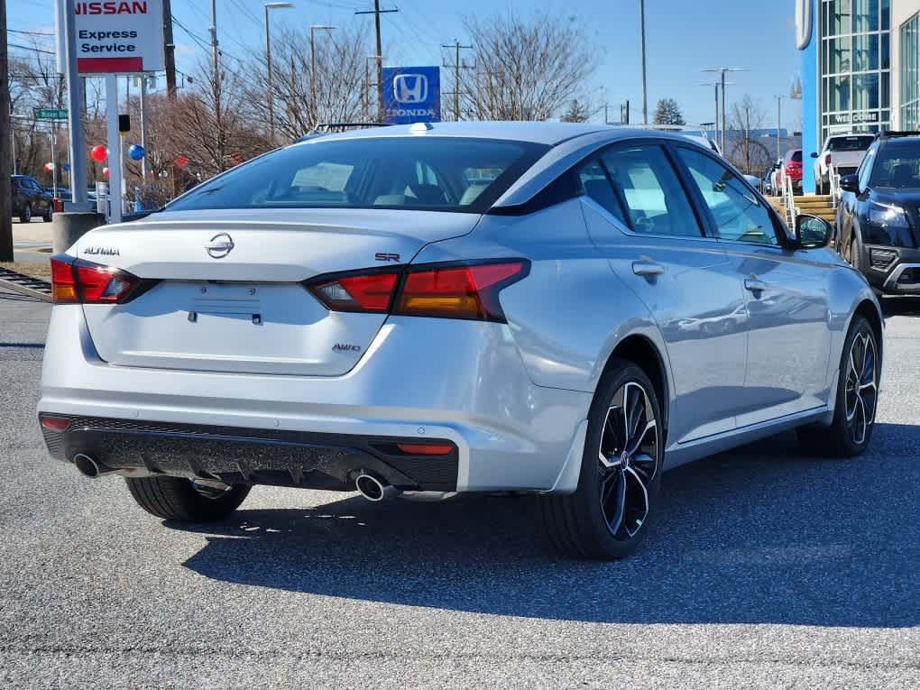 2025 Nissan Altima SR photo 3