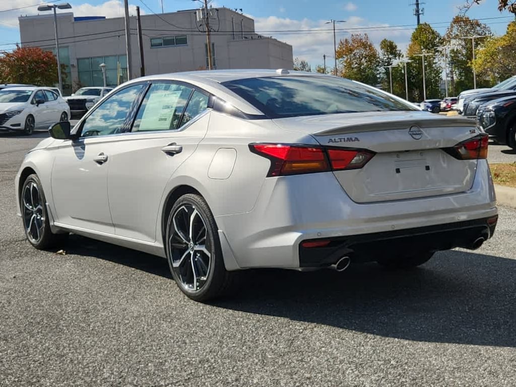 New 2025 Nissan Altima SR Sedan