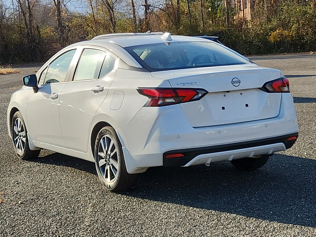 New 2025 Nissan Versa 1.6 SV Sedan