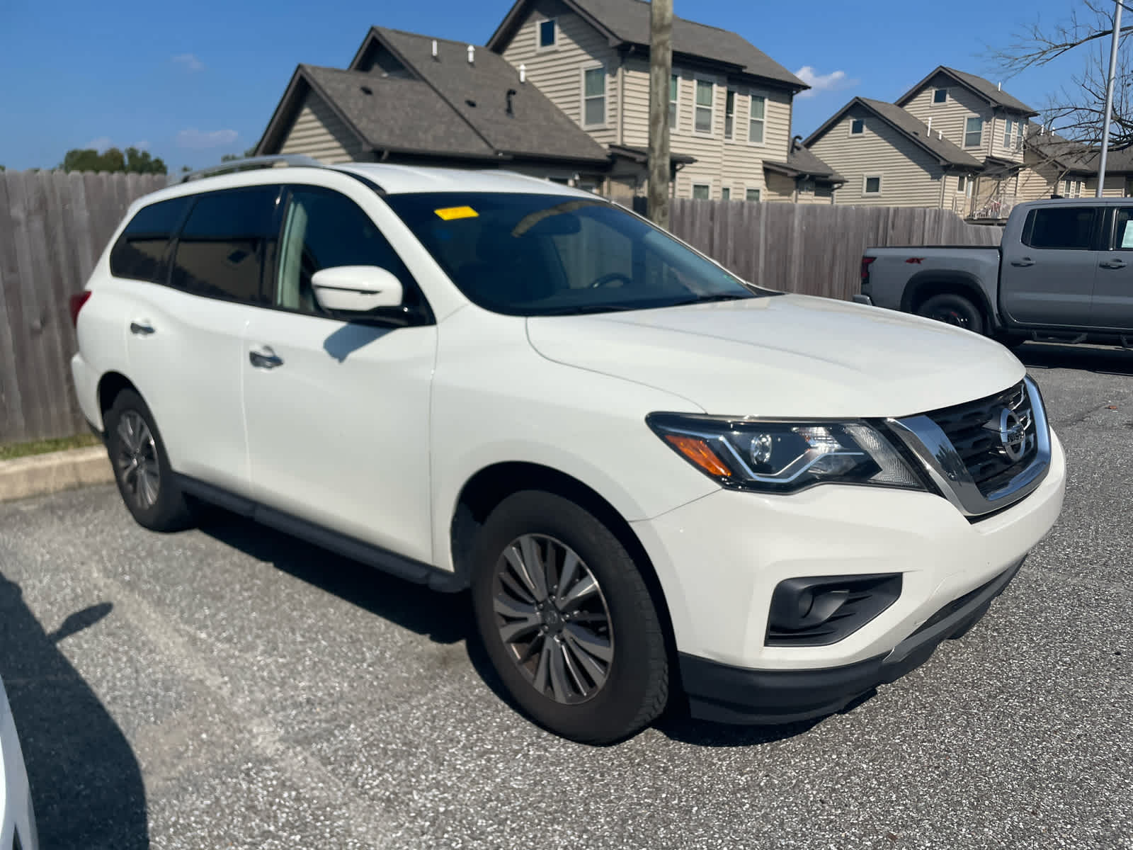 2020 Nissan Pathfinder SL 4x4 photo 2