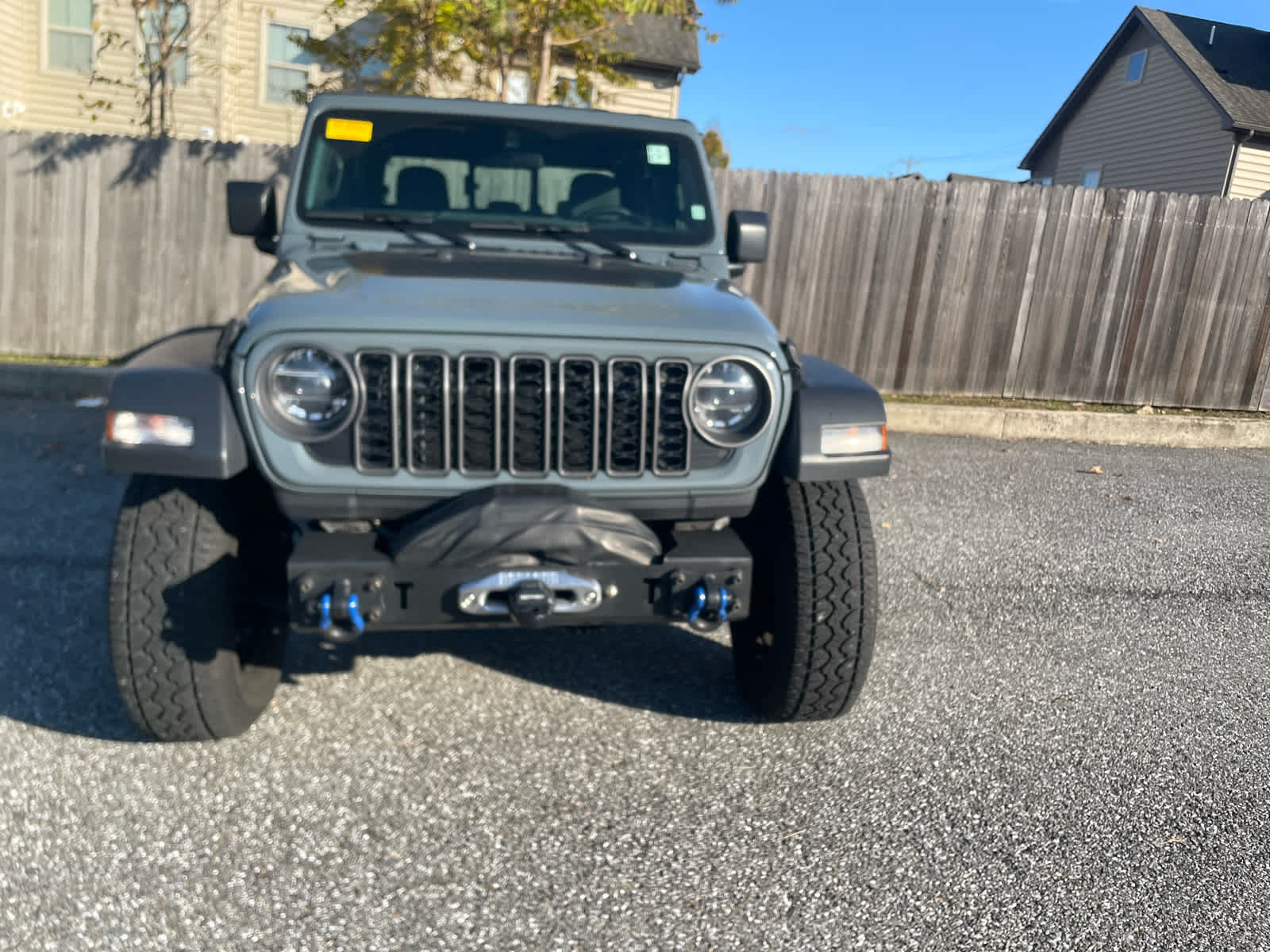 2025 Jeep Gladiator Sport photo 2
