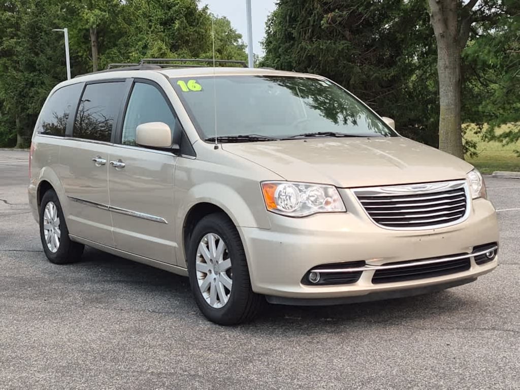 Used 2016 Chrysler Town & Country Touring Wgn