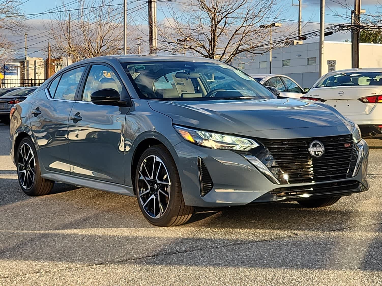 2025 Nissan Sentra SR photo 2