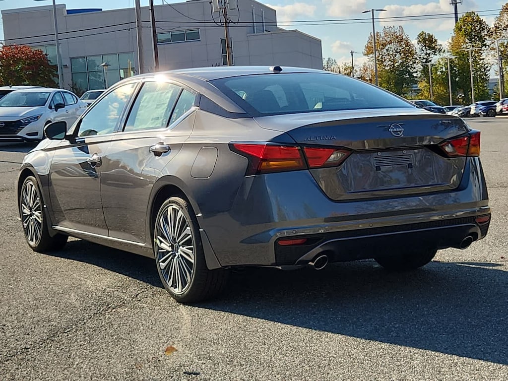 New 2025 Nissan Altima SL Sedan
