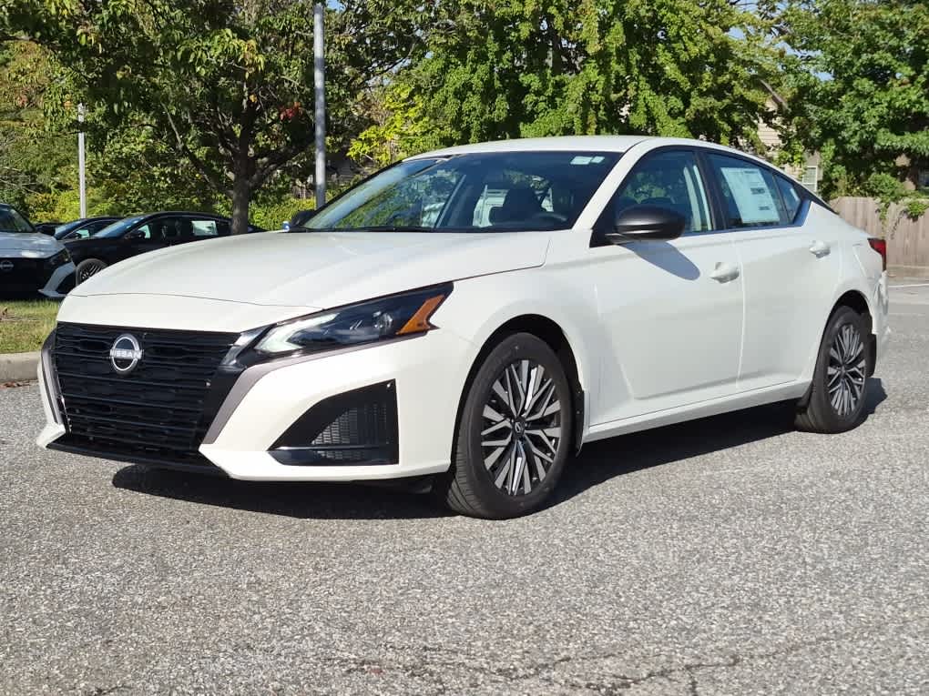 Pearl White Tricoat 2026 Nissan Altima Sedan All-Wheel Drive Continuously Variable Transmission