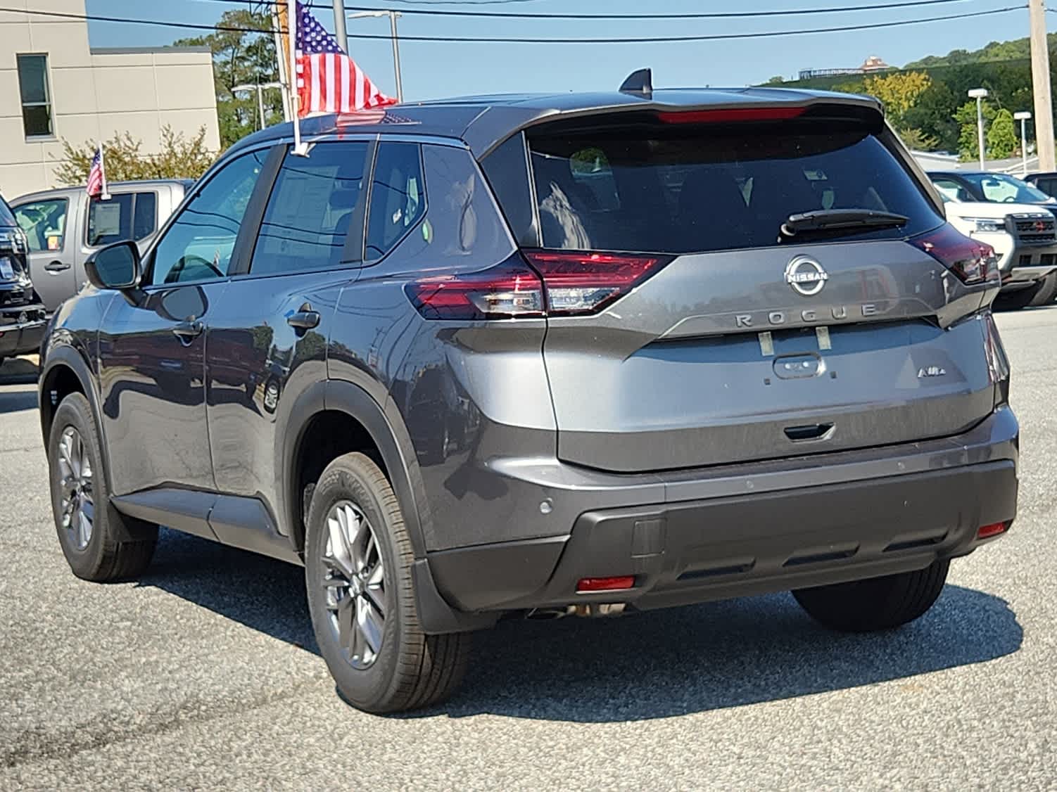 2026 Nissan Rogue S AWD photo 3