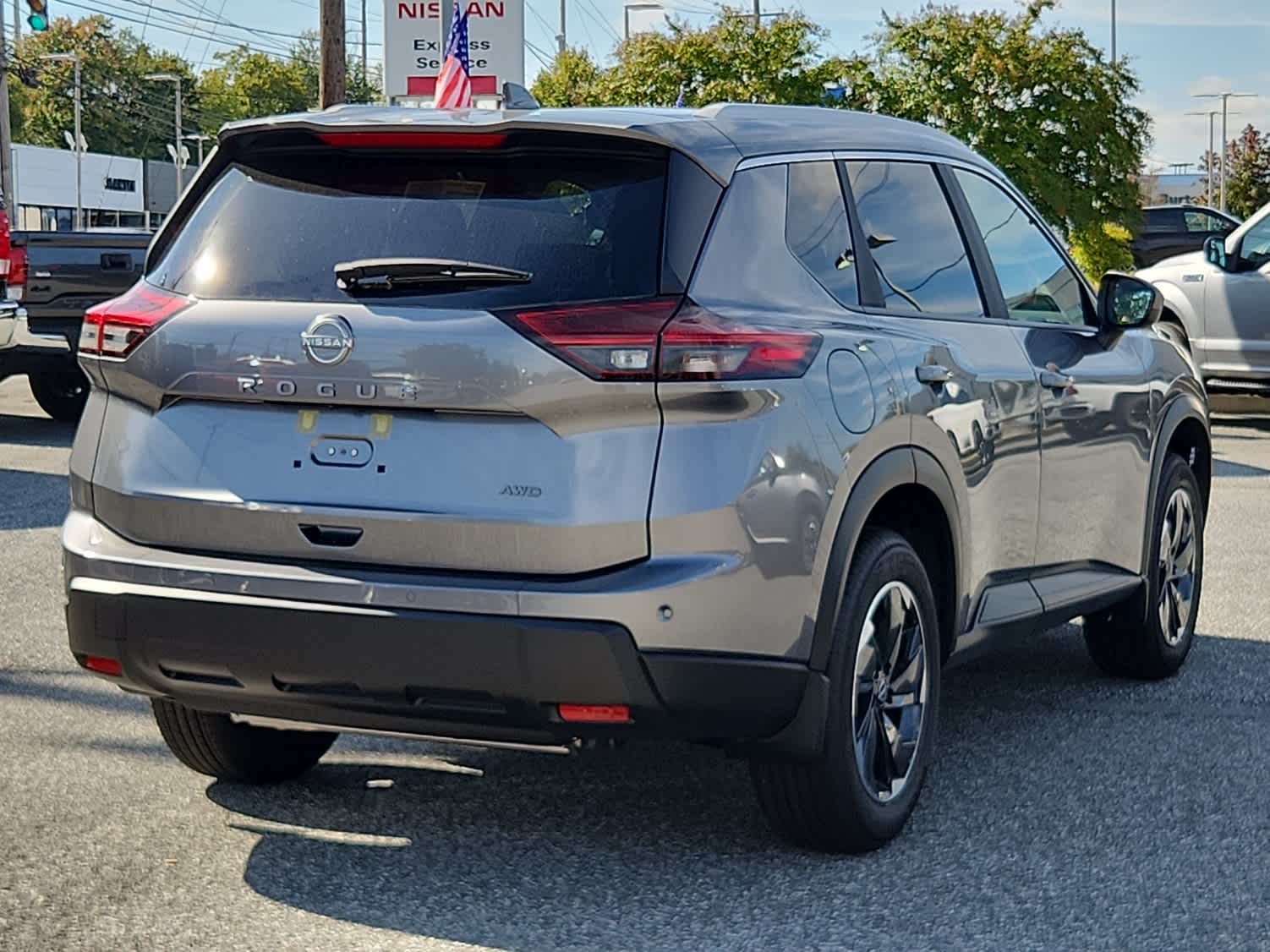 2026 Nissan Rogue SV photo 2