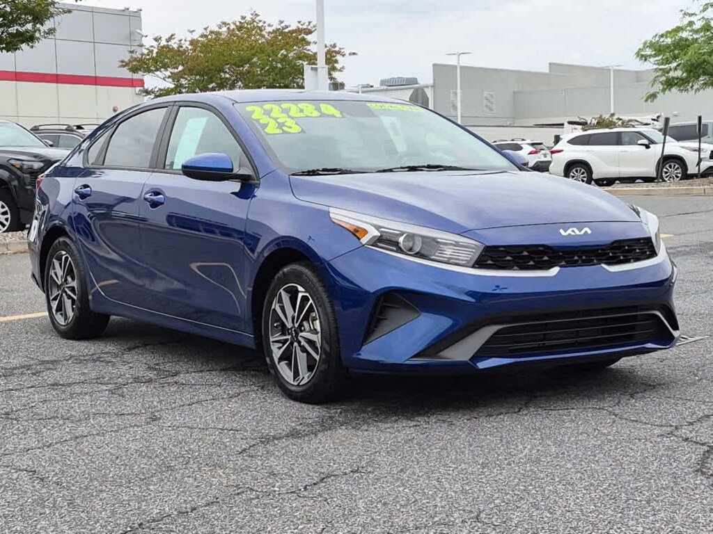 Used 2023 Kia Forte LXS IVT