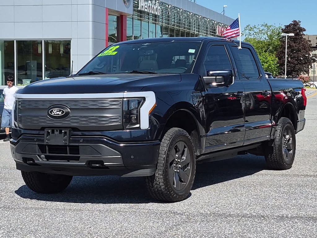 Used 2023 Ford F-150 Lightning Lariat 4WD Supercrew 5.5 Box 4WD SuperCrew 5.5 Box
