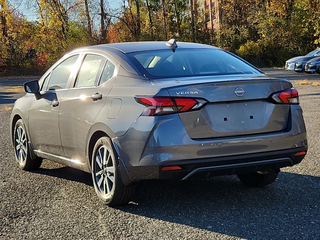 New 2025 Nissan Versa 1.6 SV Sedan