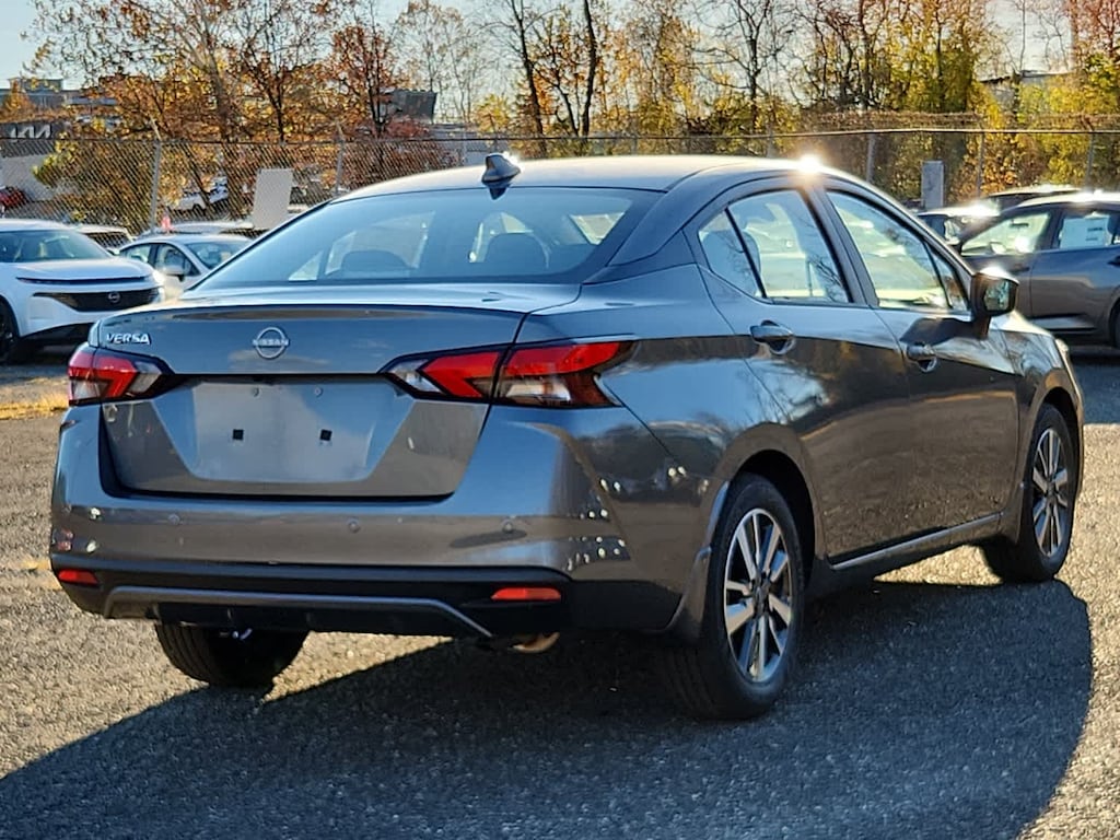 New 2025 Nissan Versa 1.6 SV Sedan