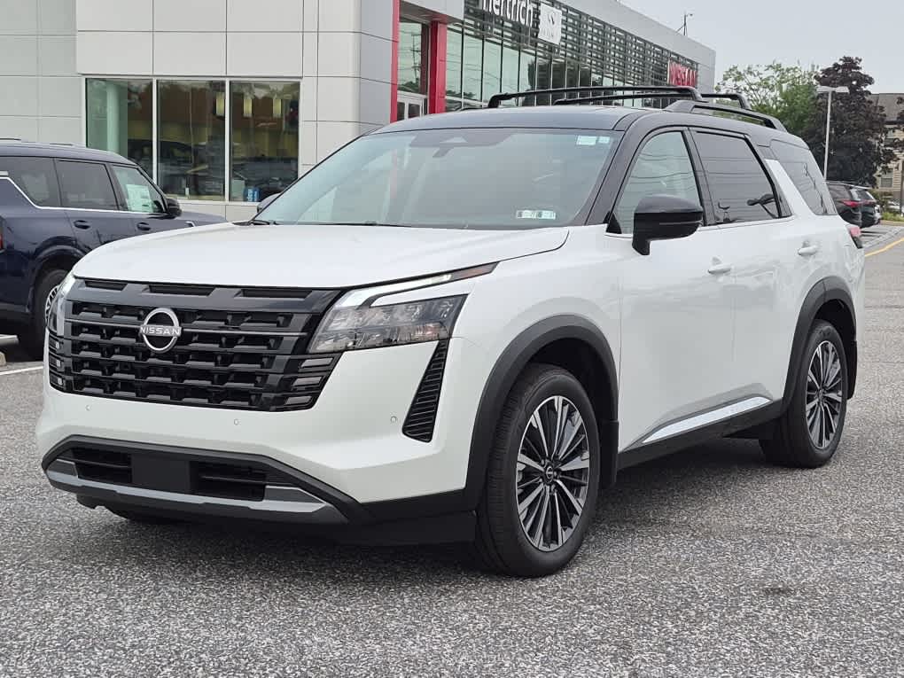 Everest White Pearl Tricoat/Super Black 2026 Nissan Pathfinder SUV / Crossover All-Wheel Drive Automatic
