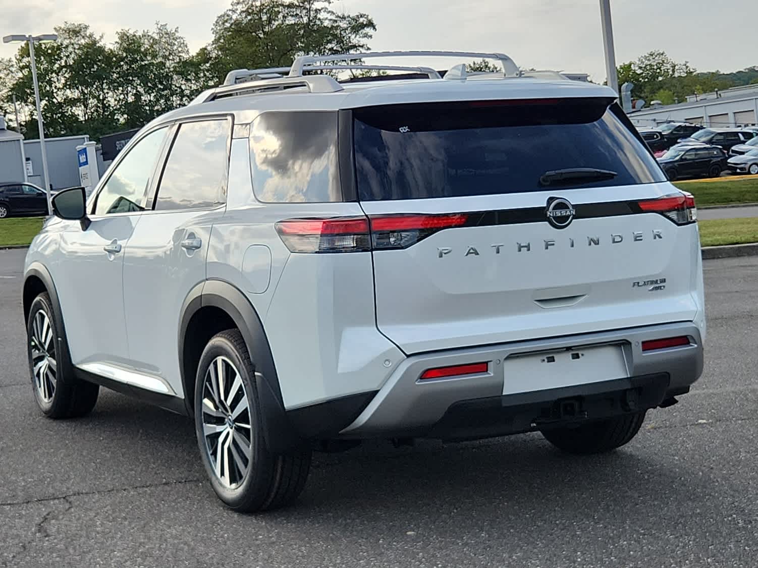 2025 Nissan Pathfinder Platinum photo 4