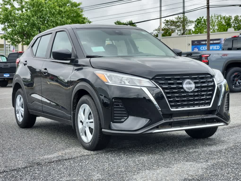 2025 Nissan Kicks Play S photo 3