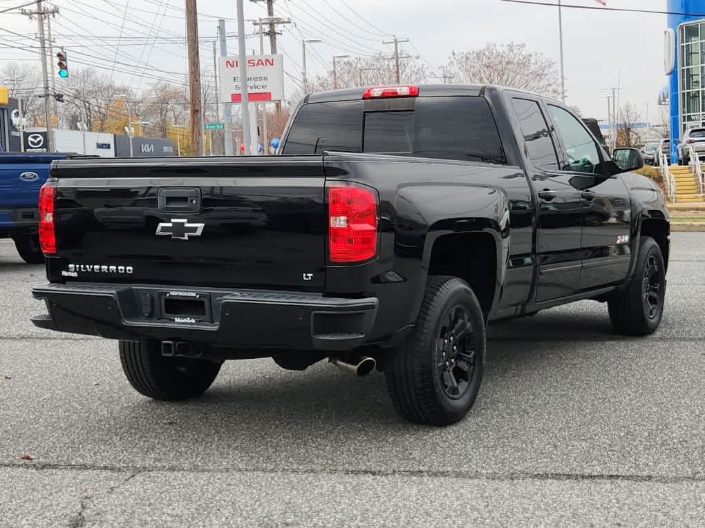 2017 Chevrolet Silverado 1500 LT photo 2