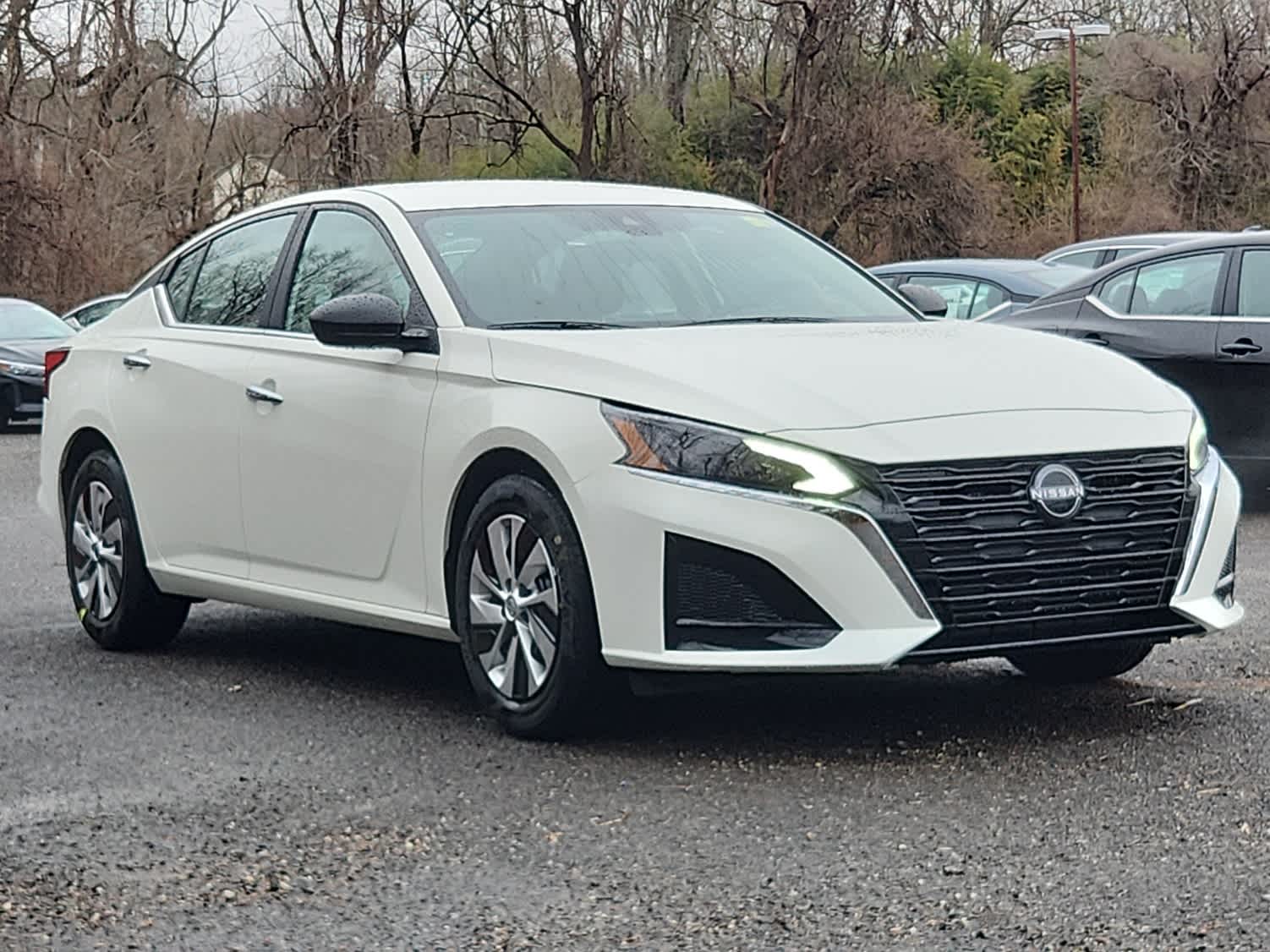 2025 Nissan Altima S photo 2