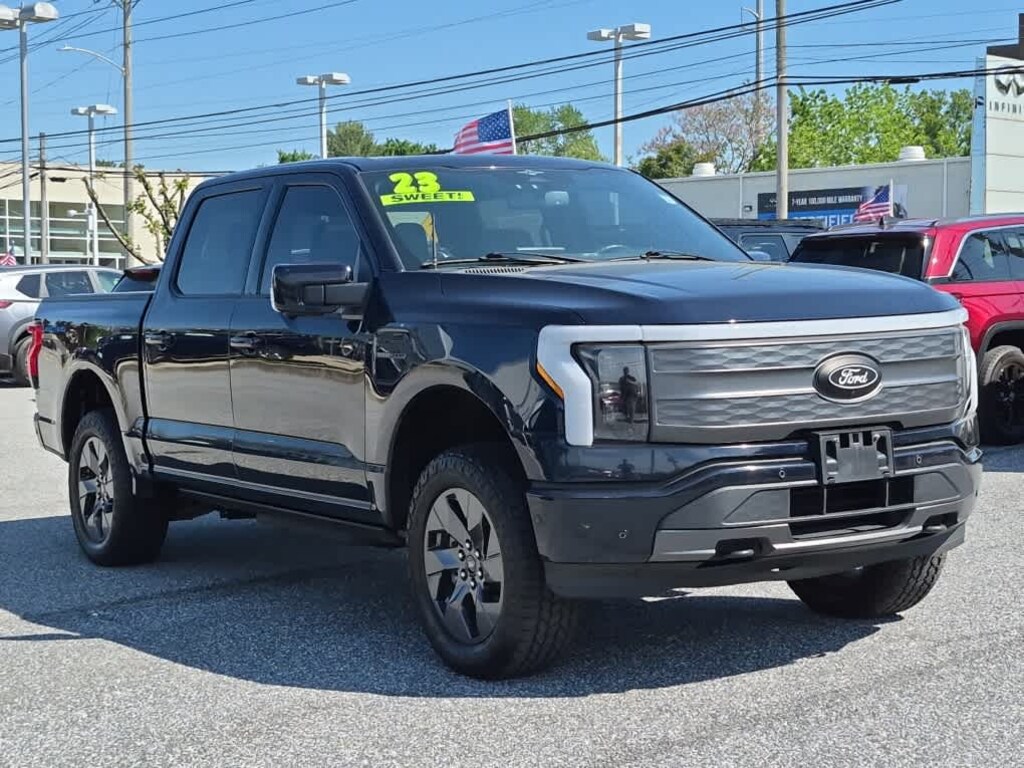 Used 2023 Ford F-150 Lightning Lariat 4WD Supercrew 5.5 Box 4WD SuperCrew 5.5 Box