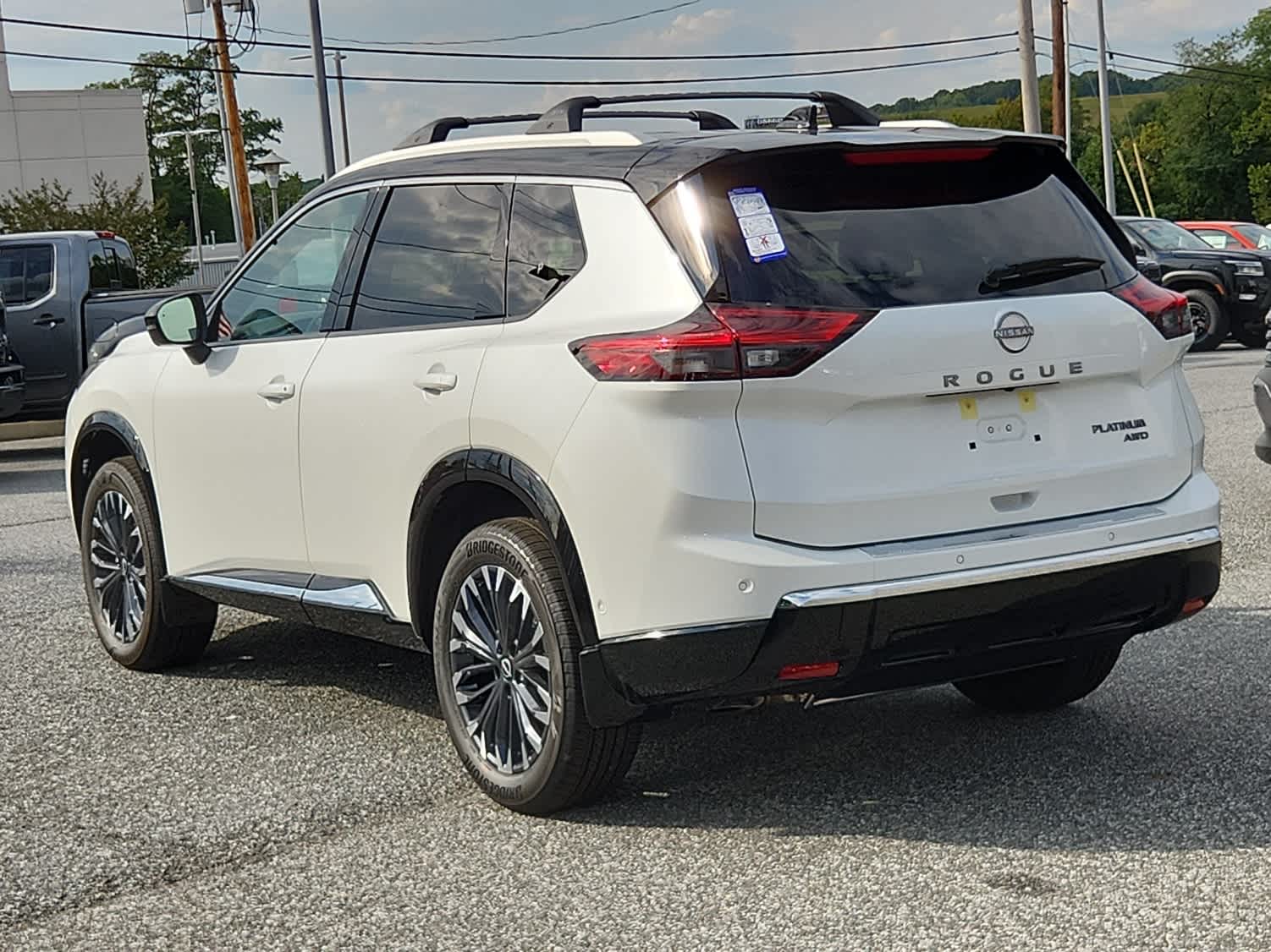 2026 Nissan Rogue Platinum AWD photo 3