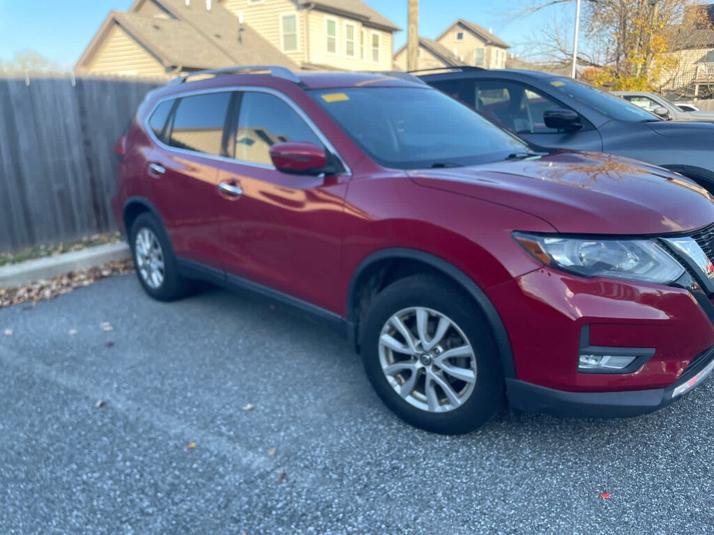 Used 2017 Nissan Rogue SV