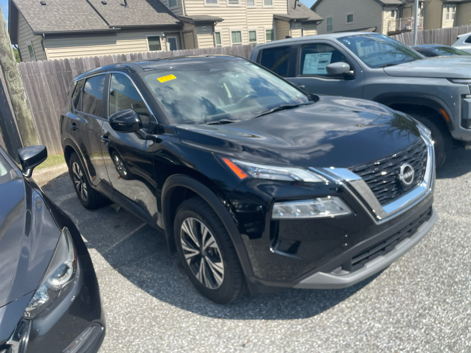 2023 Nissan Rogue SV photo 3