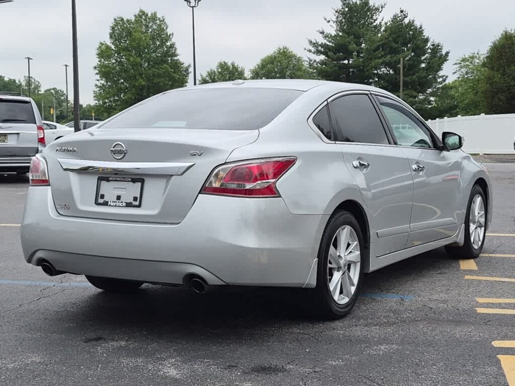 Used 2015 Nissan Altima 2.5 SV Sdn I4