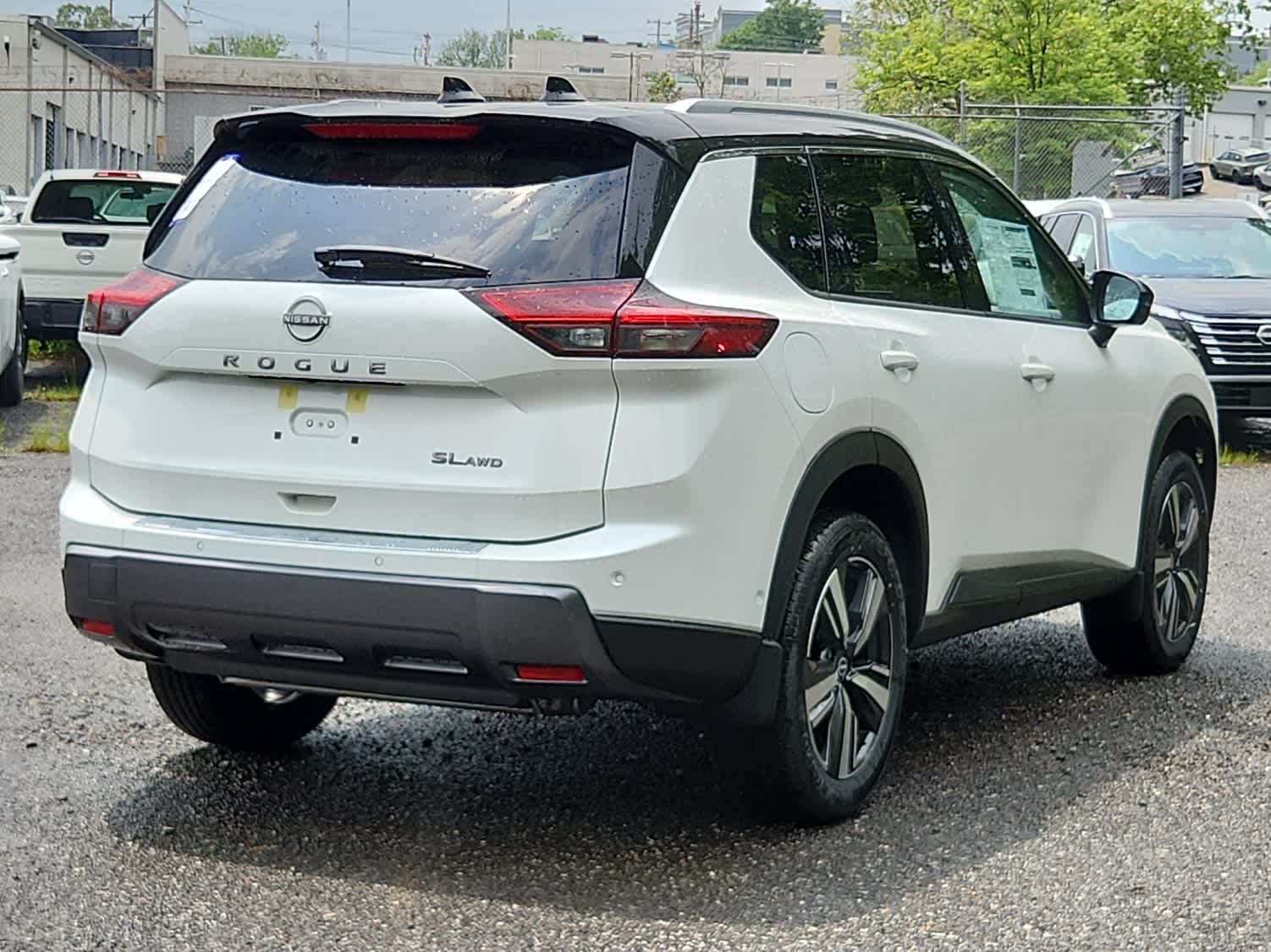 2025 Nissan Rogue SL photo 2