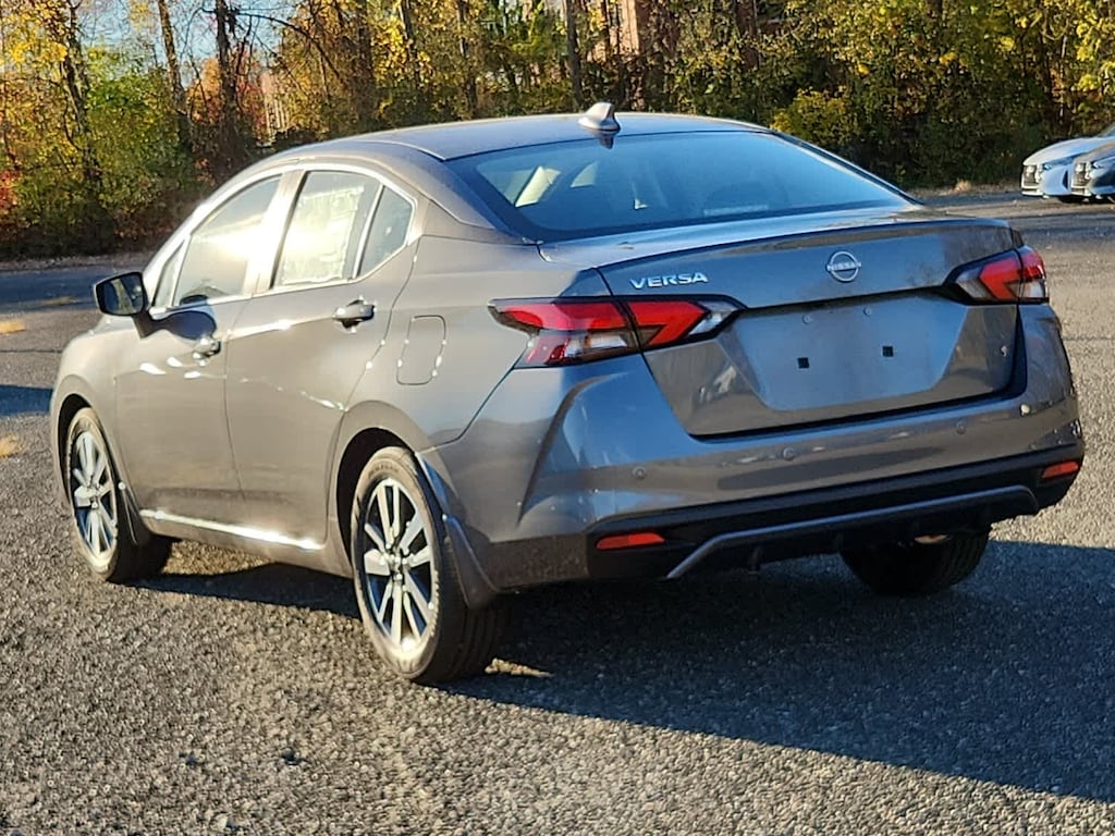 New 2025 Nissan Versa 1.6 SV Sedan