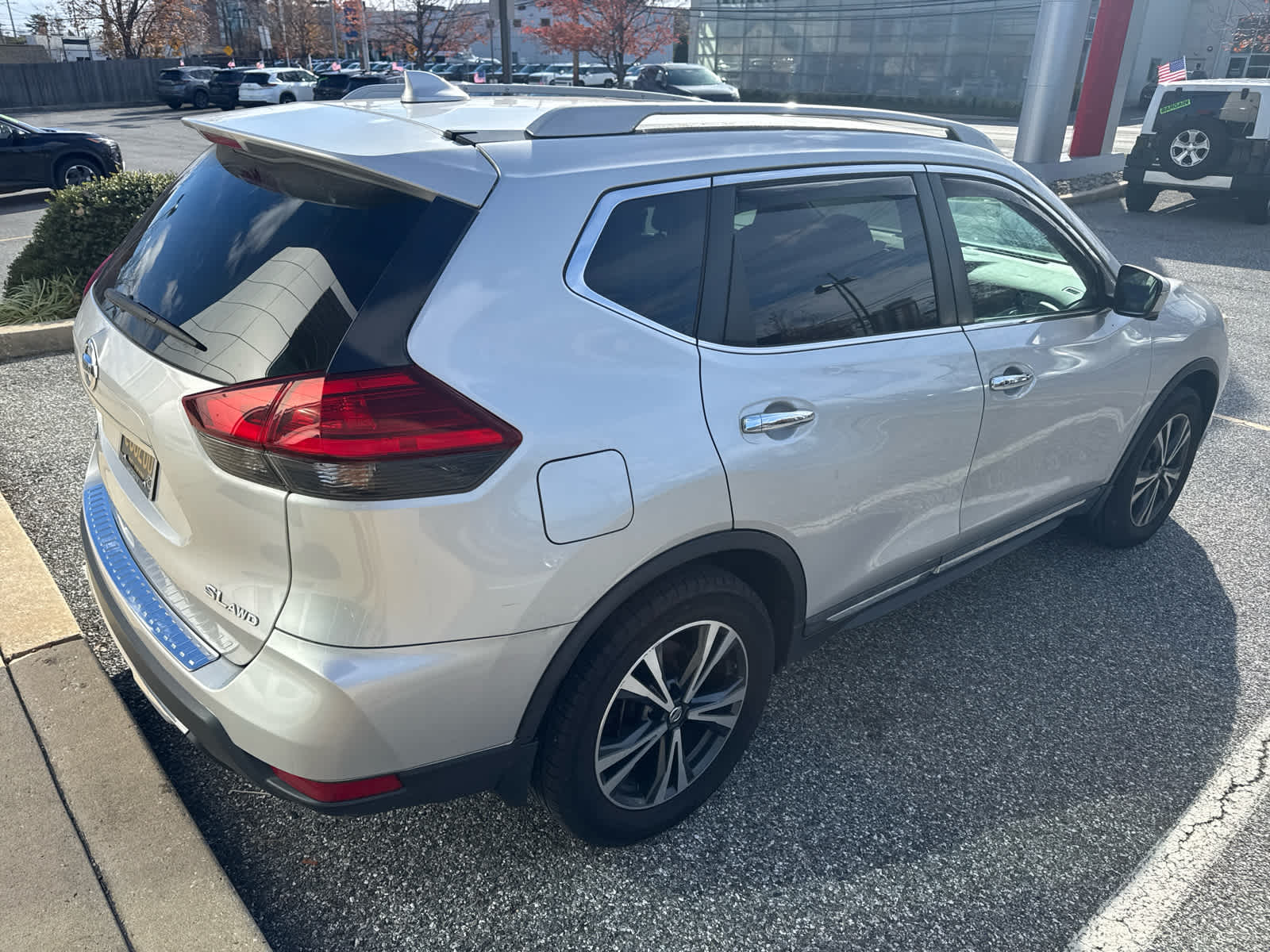 2017 Nissan Rogue SL photo 4