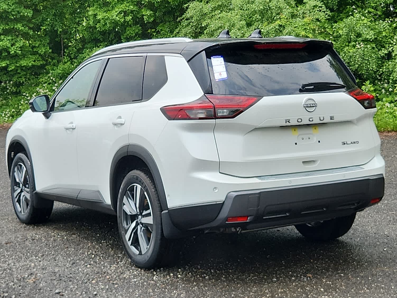 2025 Nissan Rogue SL photo 3