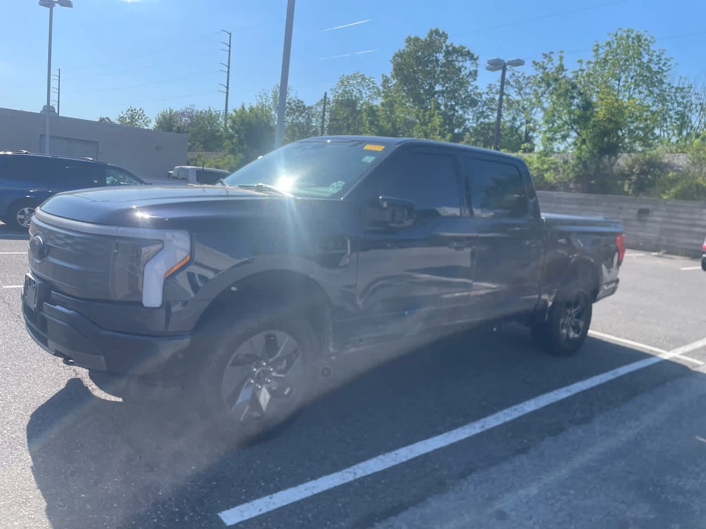 Used 2023 Ford F-150 Lightning Lariat 4WD Supercrew 5.5 Box 4WD SuperCrew 5.5 Box