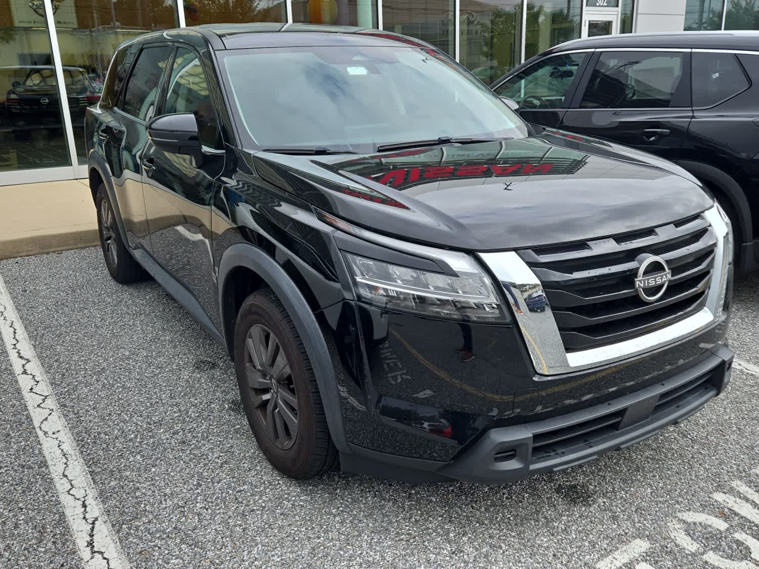 2022 Nissan Pathfinder S photo 2