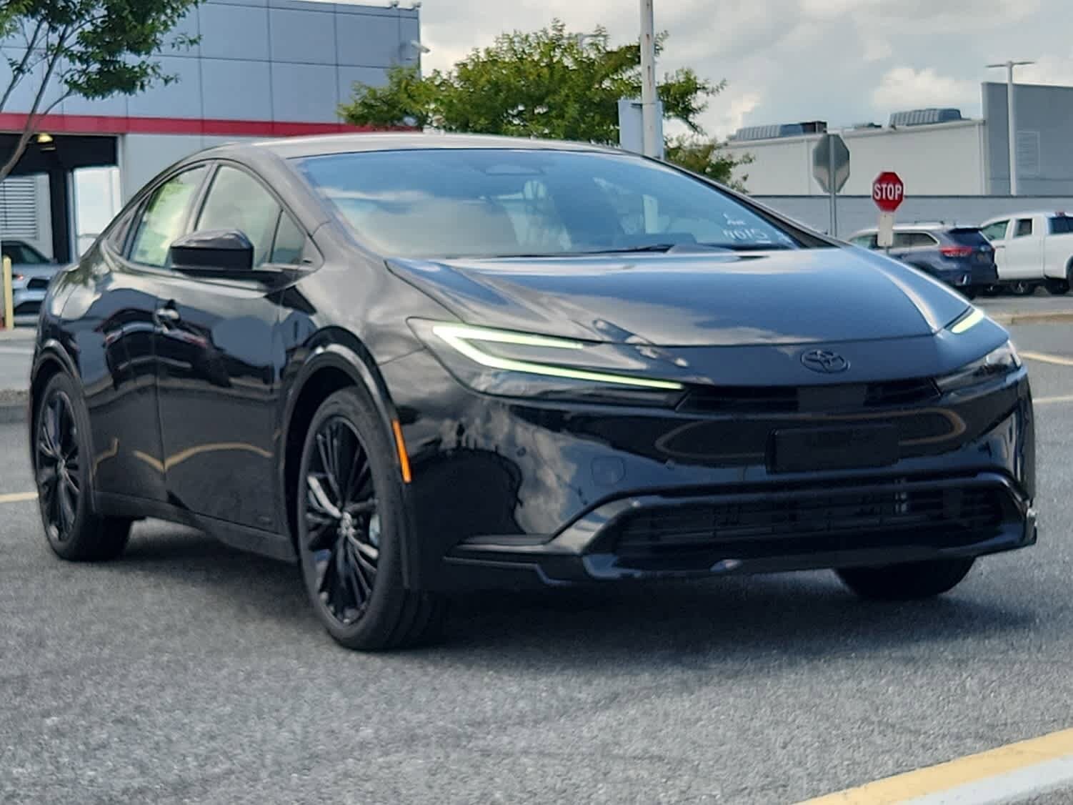 2025 Toyota Prius photo 2