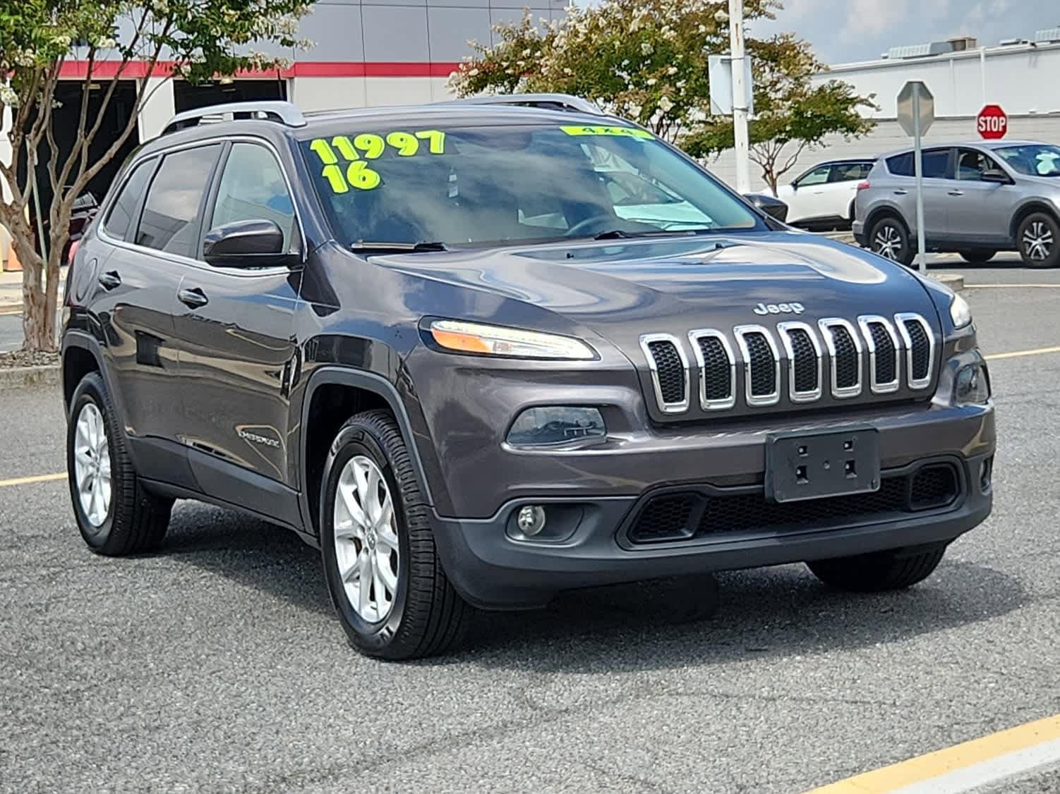 Used 2016 Jeep Cherokee Latitude with VIN 1C4PJMCS0GW279330 for sale in Milford, DE