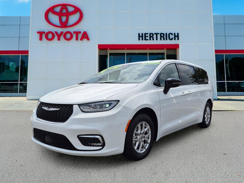 Used 2024 Chrysler Pacifica Touring L Passenger Van