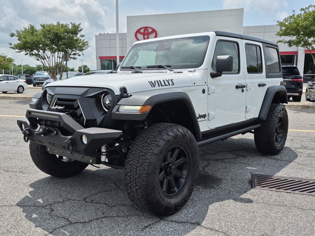 Used 2025 Jeep Wrangler Willys Sport Utility